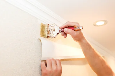 Pose de papier peint à Montsecret-Clairefougère — revêtements muraux et toiles de verre
